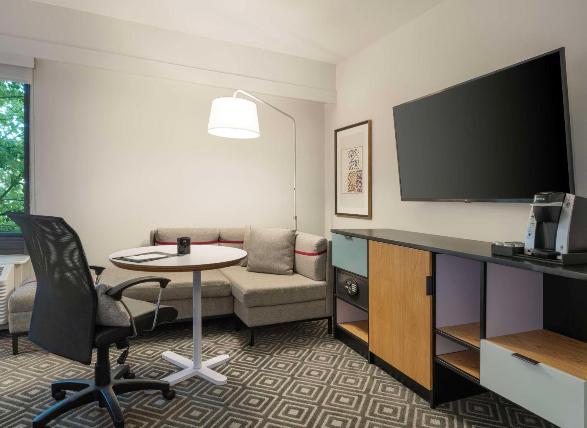 Freepoint Hotel Cambridge, Tapestry Collection By Hilton Bagian luar foto